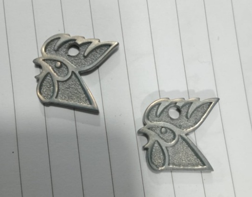 Dije de gallo con agujero y argolla de 5mm